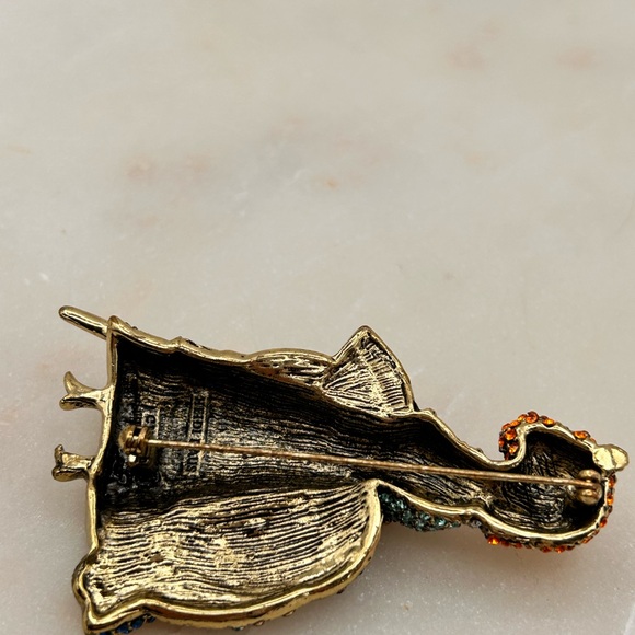 Heidi Daus Fabulous Crystal Cat Brooch Pin Sparke Cat in Dress with Hat and Cane - Picture 4 of 7